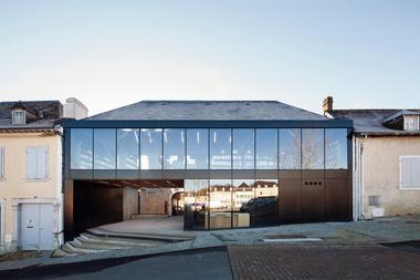 莫南媒体图书馆 / OECO Architectes