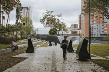 Galería de Parque conmemorativo inflexión / Pequeña Escala Arquitectura + Taller Alterno + Ámbito Taller  - 4