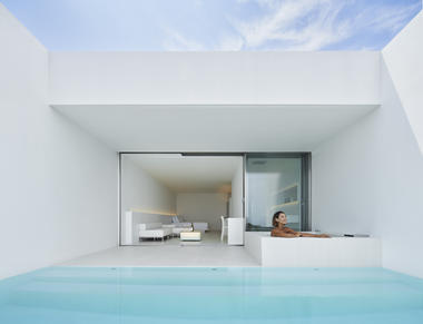 Hotel Emil Nakijin / Shinichi Ogawa & Associates