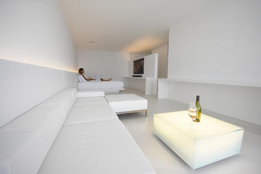 Gallery of Emil Nakijin Hotel / Shinichi Ogawa & Associates  - 14