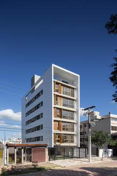 普拉萨市政47号公寓，木框立面 / Arquitetura Nacional