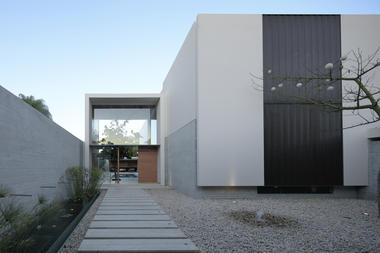 Galería de Casa Lú entre patios / Di Vece Arquitectos  - 1