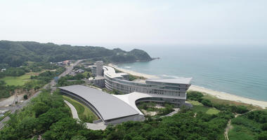 大金工业总部扩建，海边通风园区 / 竹中工务店