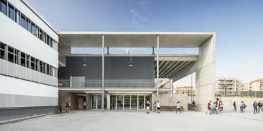 巴塞罗那中学 Vilafranca del Penedès / Jordi Farrando