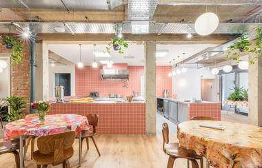 风暴中的收容所 / Holland Harvey Architects