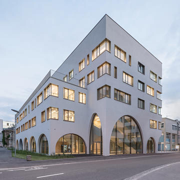 画廊 帕拉塞尔苏斯医科私立大学药学院 / Berger+Parkkinen Associated Architects  - 1
