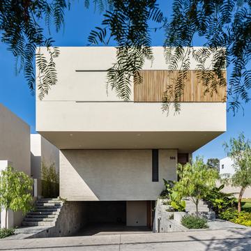 Casa Entrelomas / Gomezloza Arquitectos