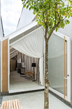 303 住宅，优化老式排屋 / Sawadeesign Studio