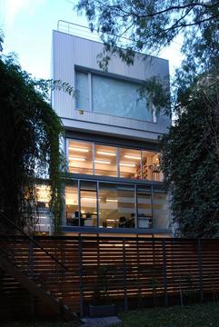 Galería de Edificio de Oficinas y Estudio Fotografico / Estudio Rietti Smud  - 1