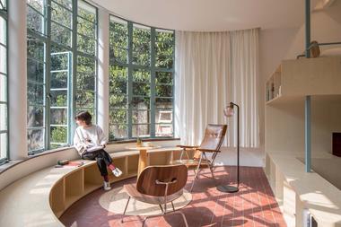 Reforma de Unidade Habitacional: Quarto em forma de U / Atelier tao+c