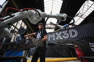 Gallery of MX3D to 3D Print a Bridge in Mid-Air over Amsterdam Canal  - 8