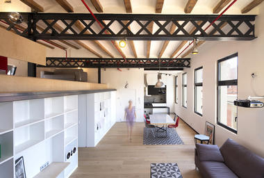 Galería de De fábricas a viviendas: Adaptación contemporánea de la arquitectura industrial de España  - 1