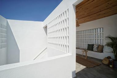Gallery of Meltem Beach & Rooms / TheCATWORK  - 4