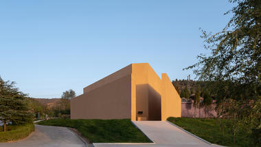 龙山陵园小礼堂 / Studio 10
