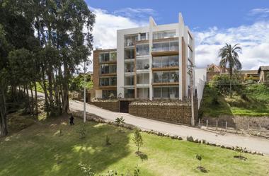 Edificio del Río / Iván Quizhpe Arquitectos