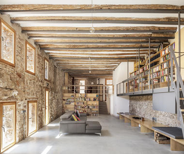 Galería de De fábricas a viviendas: Adaptación contemporánea de la arquitectura industrial de España  - 21