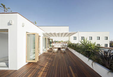 Galería de Un oasis en el corazón del Poblenou / m-i-r-a architecture  - 5