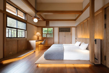 Galería de Renovación de casa estilo de la pradera de Frank Lloyd Wright en Hotel / Kamiya Architects  - 1