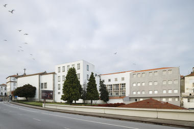 Reabilitação e Ampliação de Edifício na Universidade Lusófona do Porto / Posto 9