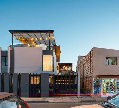 Casas del sol y la lluvia / Ruptura Morlaca Arquitectura