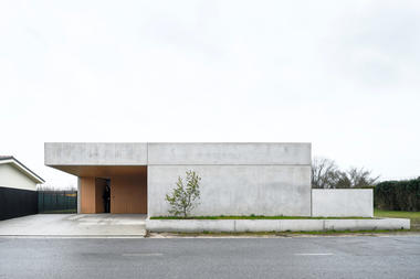 Casa para un artista / ARHITEKTURA / OFFICE FOR URBANISM AND ARCHITECTURE
