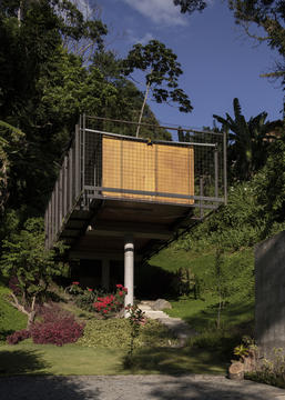Gallery of Elevated House / Venta Arquitetos  - 30