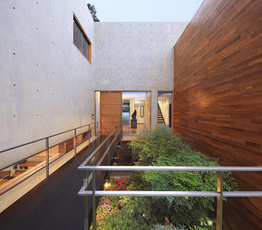 Courtyards in Peruvian Houses: 10 Projects and their Floor Plans
