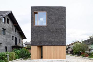 Gallery of The Double Brick House / ARHITEKTURA / OFFICE FOR URBANISM AND ARCHITECTURE  - 1