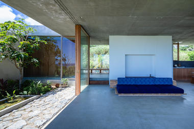 Gallery of House In Tamagusuku / Studio Cochi Architects  - 3