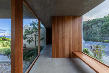 Gallery of House In Tamagusuku / Studio Cochi Architects  - 23