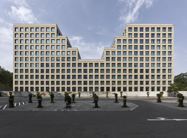 Hotel and Office Building Werdauer Weg / Max Dudler