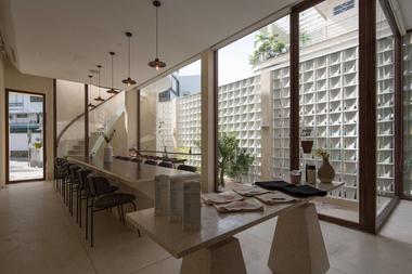 越南‘断舍离’咖啡馆 / sgnhA