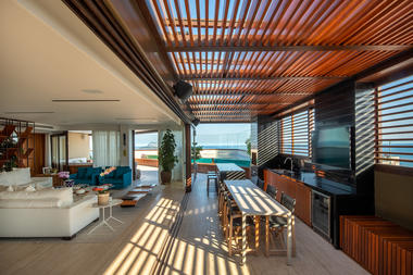 Apartamento PO / Miguel Pinto Guimarães Arquitetos Associados