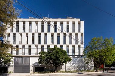 Condominio Colomos  / Trópico de Arquitectura + GONZALEZFRANCO Arquitectura