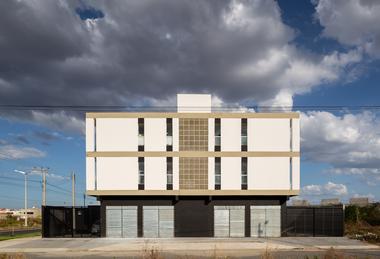 Casas e Edifício Misto MBV2 / Rede Arquitetos