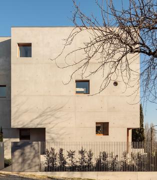 House in Restelo / Pedro Domingos Arquitectos