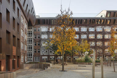 Gallery of Berlin Metropolitan School / Sauerbruch Hutton   - 8