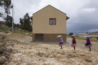 Vivienda para maestros en la comunidad campesina de Llullucha / AMAO Estudio