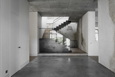 U36 House in a Bohemian Context  / TRIMONIS architects