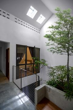 Gallery of Introvert House / O2 Design Atelier  + Choo Poo Liang Architect  - 3