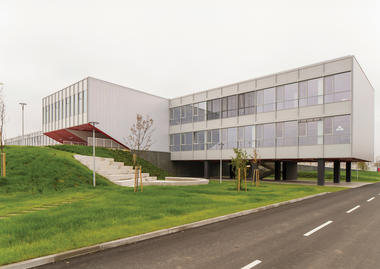 Escuela Ivanja Reka / Submap + J.K.A. Arhitekti