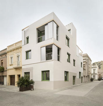 Edificio plurifamiliar PIC / Enric Rojo Arquitectura