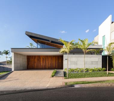 Casa PR / Laercio Fabiano Arquitetura