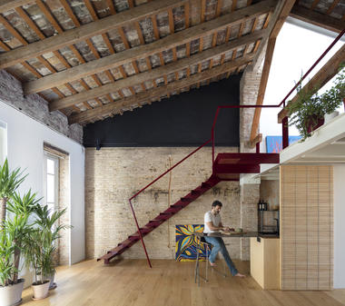 Gallery of Living in a Single Room: 25 Unique Loft Designs  - 9