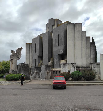 On the Path of Francisco Salamone: Photographing The Art-Deco Cemeteries of Buenos Aires 