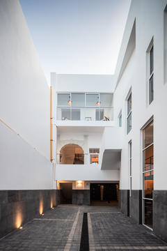 Edificio Mar Mediterráneo 34 / Inca Hernández