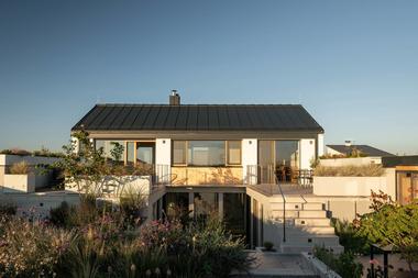 Family House With Atrium / SENAA architekti