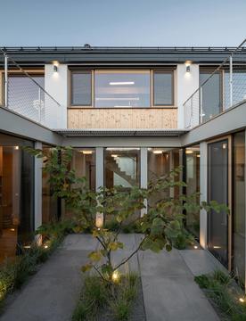 Gallery of Family House With Atrium / SENAA architekti  - 11