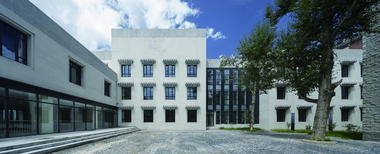 画廊 玉树藏族自治州行政中心 / 清华大学建筑设计研究院  - 4