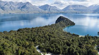 Gallery of New Zealand Luxury Lodge Features Panoramic Views of Lake Wakatipu  - 21